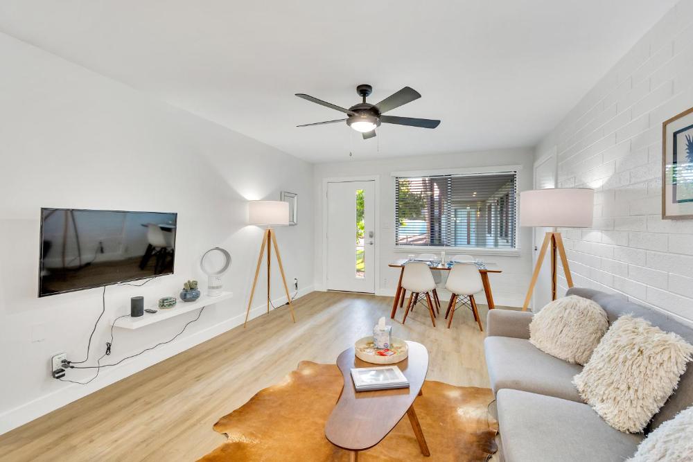 Apartment with Pool View interior